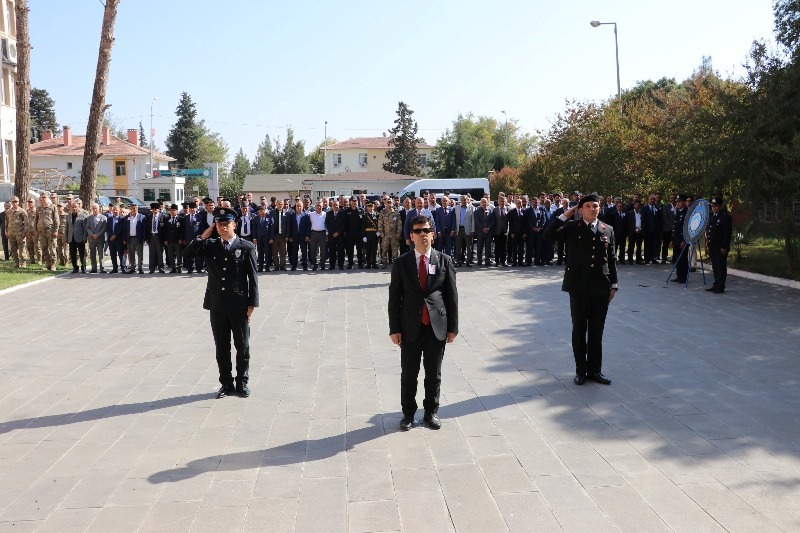 29 Ekim Cumhuriyet Bayramımız, İlçemizde Çelenk Sunma Töreni ile Başladı.