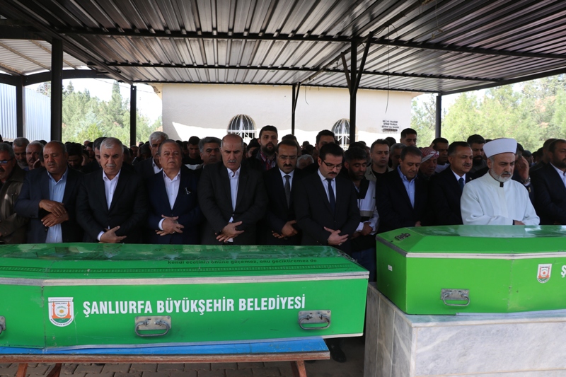 Şanlıurfa Valimiz Sayın Hasan ŞILDAK, Göçükte Hayatını Kaybeden Vatandaşlarımızın Cenaze Törenine Katıldı.